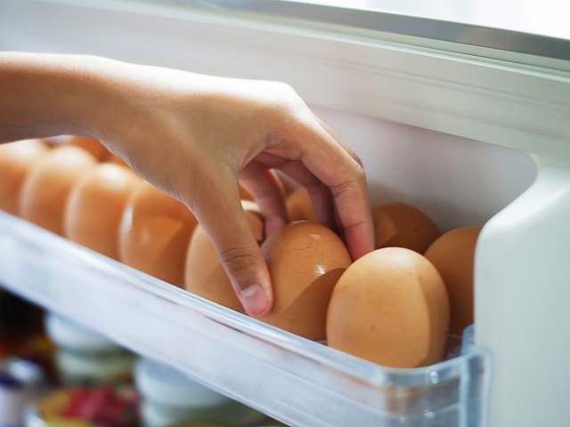 Mají bio vejce smysl a kde  se v lednici kazí rychleji?