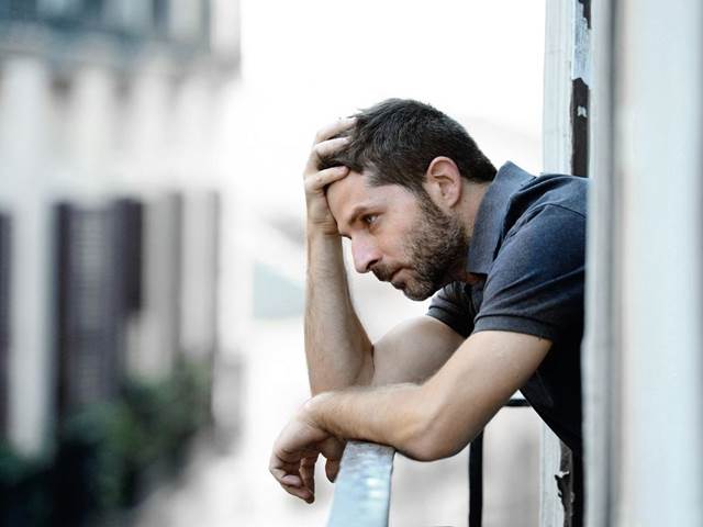 Muži trpí více neplodností, když žijí u rušných cest a tráví čas v kolonách