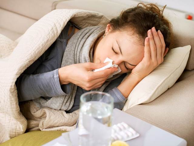 Nepouštějte si chřipku k tělu. Jak na ni letos vyzrát