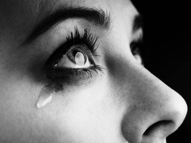 Vůně ženských slz snižuje mužskou agresivitu