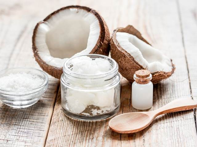 Kokosový olej je zdravější než máslo a sádlo