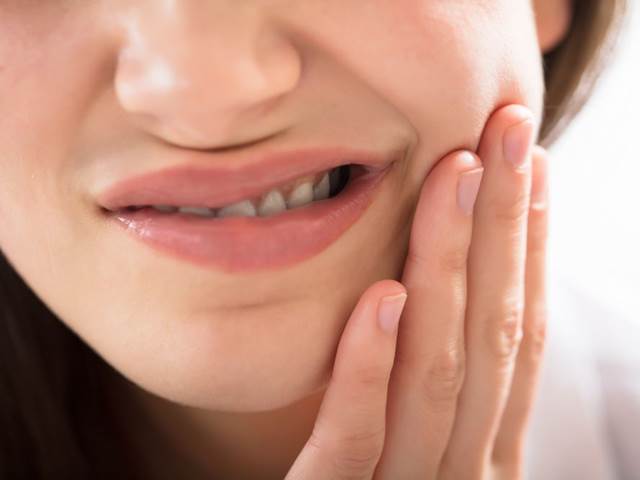 Na zubní kaz použijte sůl nebo česnek