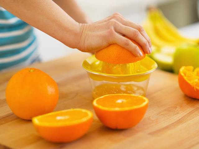 Na vrásky i pupínky použijte pomerančový džus