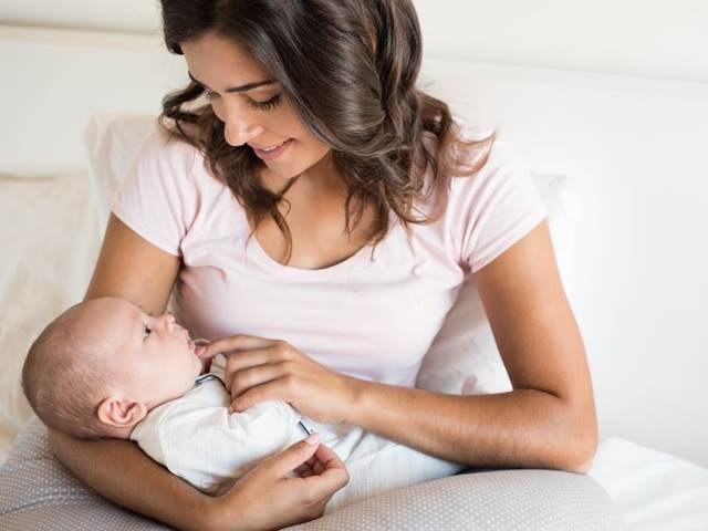 Je placenta zdravá? Mýty, kterým by novopečené maminky měly přestat věřit