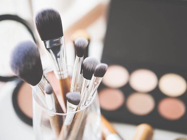 Štětce na make-up mohou být strůjcem kosmetických potíží