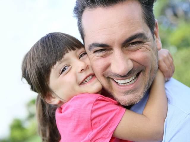Šťastné rodičovství prožívají oproti ženám spíše muži