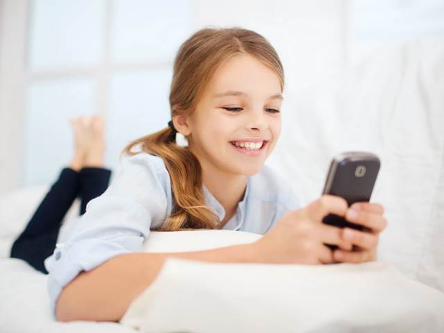 Půjčujete mobil svým dětem? Ohrožujete jejich zdraví
