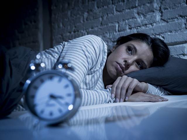 Časté buzení se v noci zvyšuje riziko infarktu