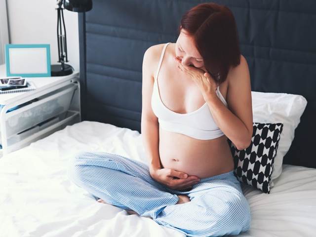Extrémní nevolnost na začátku těhotenství ovlivňují dva geny