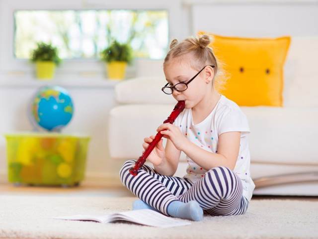 Hra na flétnu léčí i duši. Přihlaste na ni nejen své dítě
