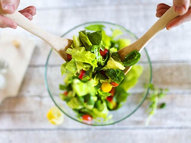 Zelená a listová zelenina aktivuje bílkoviny, které chrání střeva před rakovinou
