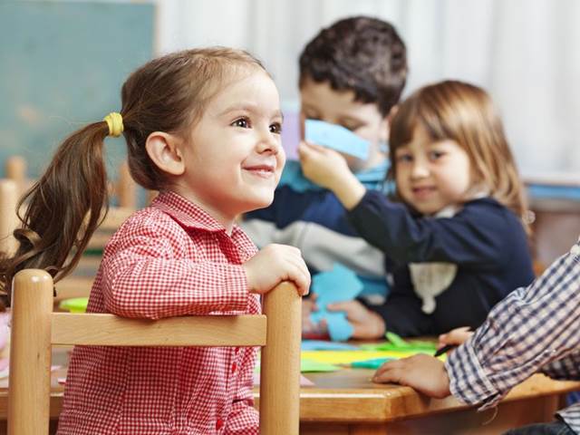 Děti, které chodí do školky, mají méně problémů s chováním