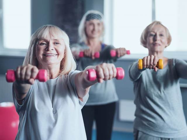 Sportující seniorky trpí demencí o 90 procent méně