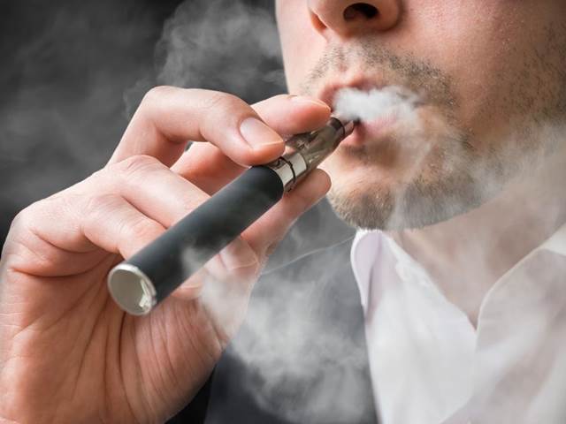 Elektronické cigarety můžou způsobit ztučnění jater