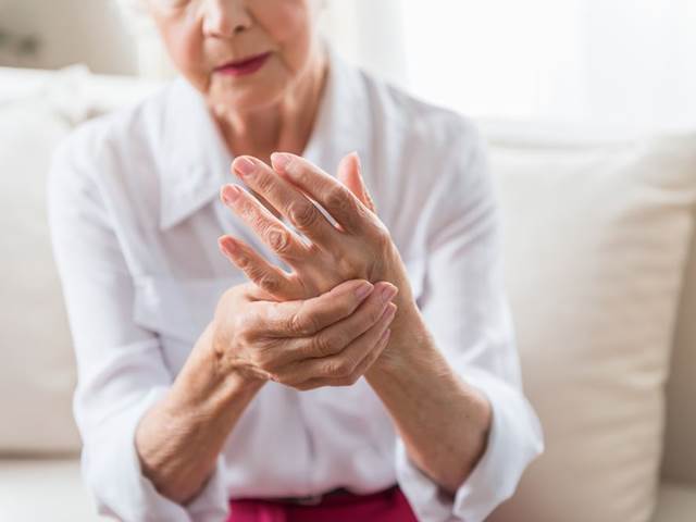 Kadidlo může léčit artritidu. Kostmi a klouby to ale nekončí