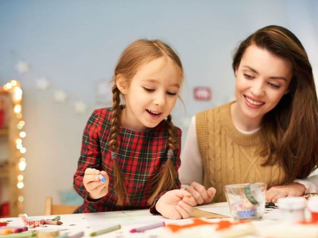 Vánoční ozdoby si vyrobte sami. Je to snadné a zabavíte celou rodinu