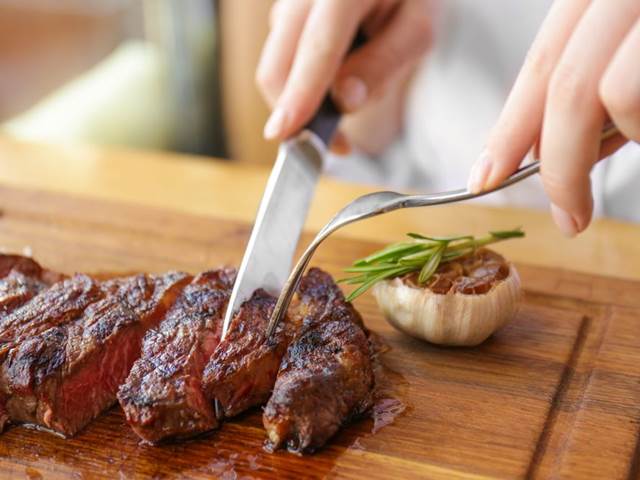 O jeden steak měsíčně míň. Bez toho prý planetu zpustošíme