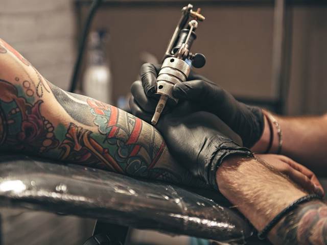 Lidé s tetováním více riskují a mají více milenců