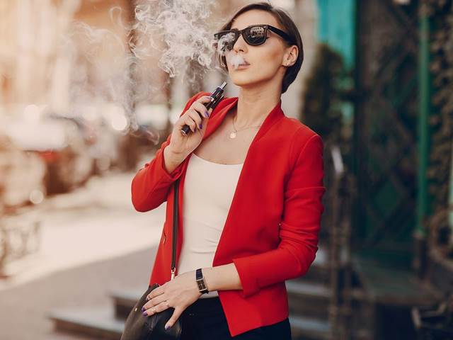 Elektronické cigarety obsahují mnohem více karcinogenů, než se myslelo