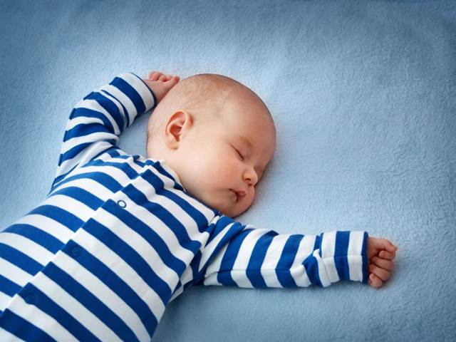 I nejmenší děti trpí poruchami spánku. Objevte rituály, které je uspí