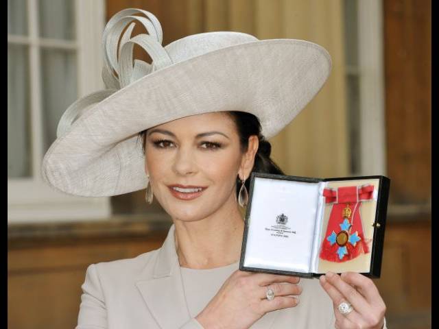 Catherine Zeta-Jones u královny: Podívejte, jak jí to slušelo!