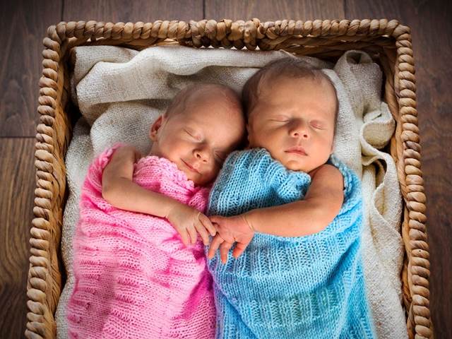 Dívky z dvojčat jsou kvůli bratrově testosteronu celý život v nevýhodě