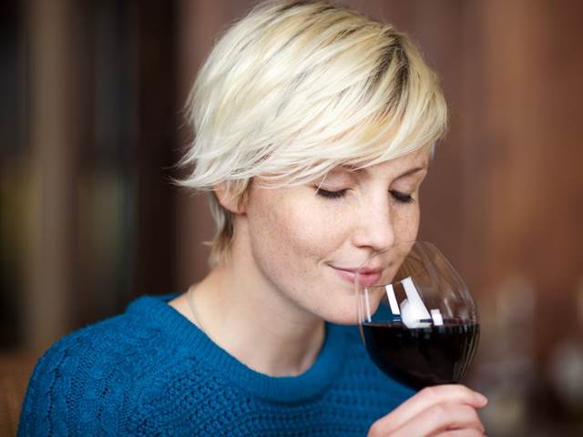 Víno umí zničit bakterie, které působí plak i angínu