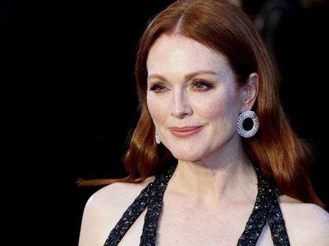 Kéž bych se v mládí tak nehnala do vztahů, míní Julianne Moore