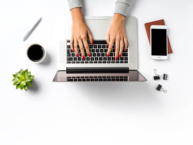 Úklid pracovního stolu zvýší pracovní produktivitu