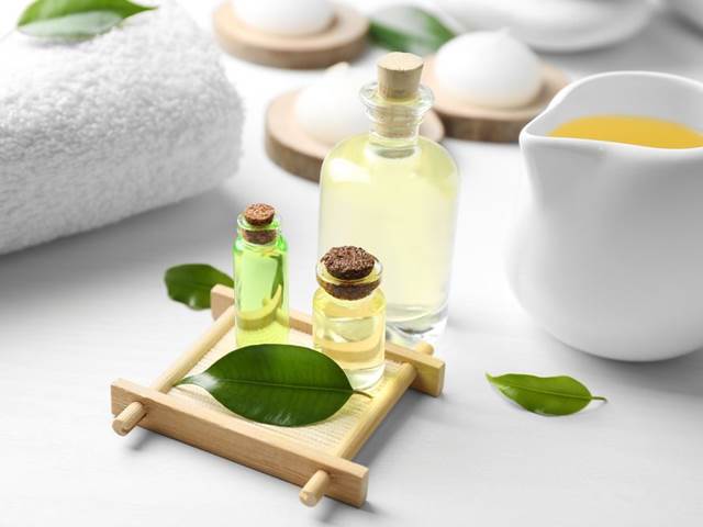 Na dovolenou si rozhodně přibalte tea tree oil