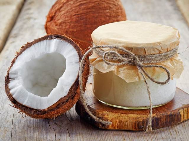 Kokosový olej lze použít na kvasinkové infekce