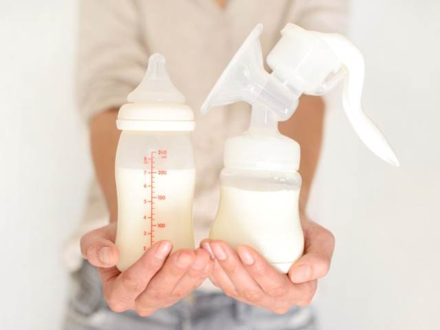 Mateřské mléko obsahuje látku, která doslova rozpouští nádory