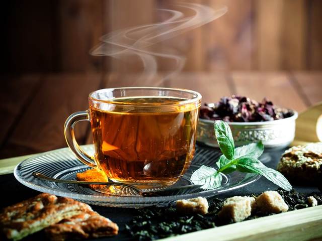 Černé sáčkové čaje – povzbudí, neuškodí, neoslní 