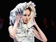 Týden módy v Pekingu - výstřelky mladých návrhářů.