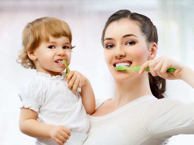 Správné návyky péče o zuby začínají už v dětství