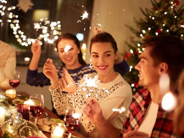 Oči a vánoční zvyky: Nebezpečné jsou prskavky, lití olova, smažení kapra i ohňostroje