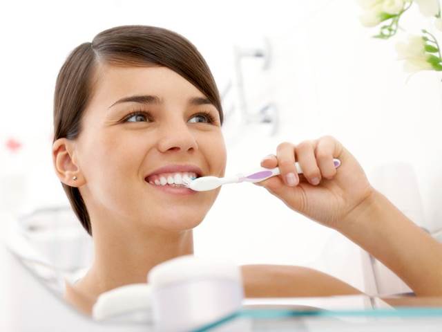 Zuby si čistěte až po snídani