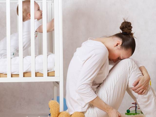 Ženy rodící císařským řezem trpí častěji poporodní depresí
