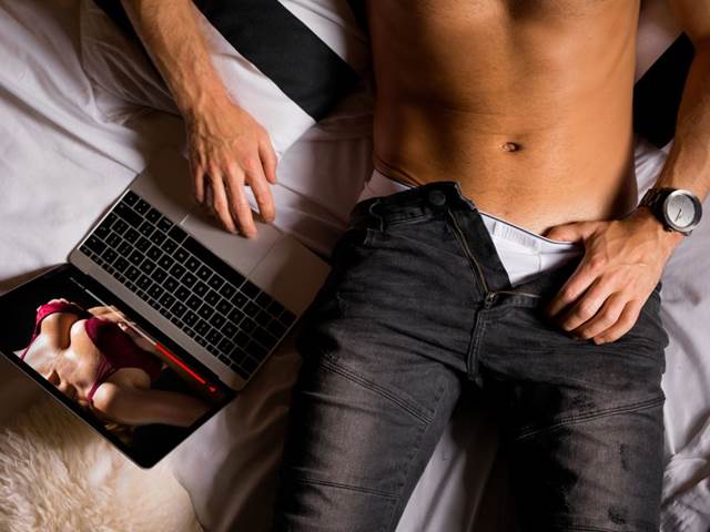 Pozor na závislost partnera na pornu 