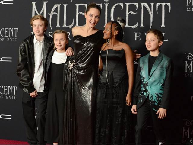 Angelina Jolie zakázala Bradovi představit jejich děti Jennifer Aniston