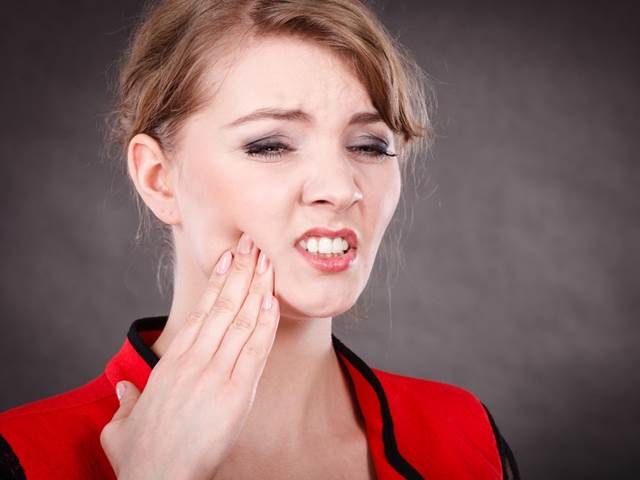Příčiny náhlé bolesti zubů