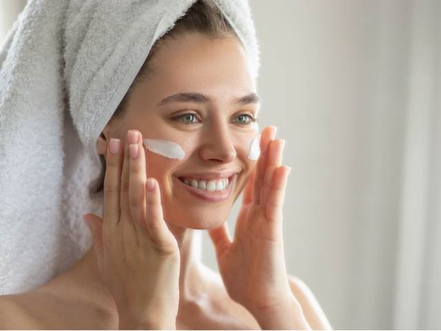 Aplikace hydratačního krému má jasně dané postupy