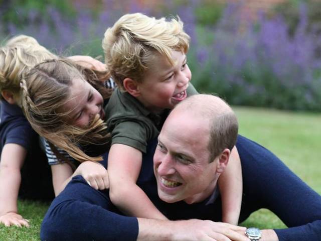 Princ William svým dětem často vypráví o babičce Dianě
