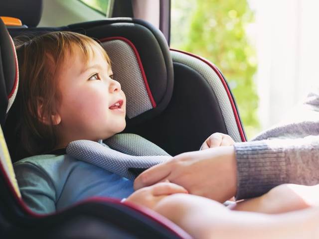 Výběr bezpečné dětské autosedačky