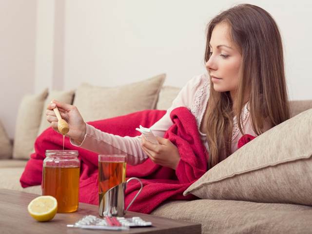 Med je proti infekcím účinnější než antibiotika