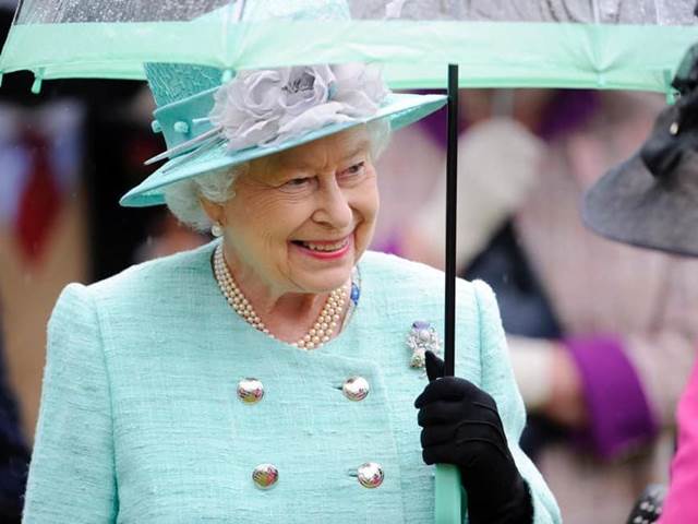 Britská královna od dětství trpí obsedantně kompulzivní poruchou