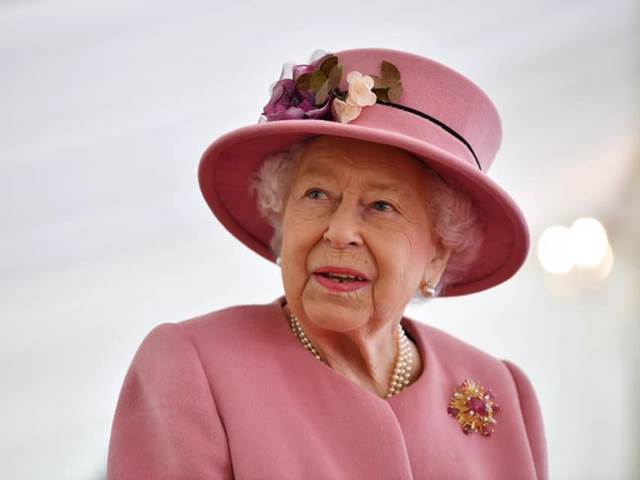 Královna je u Britů stále nejpopulárnější členkou rodiny