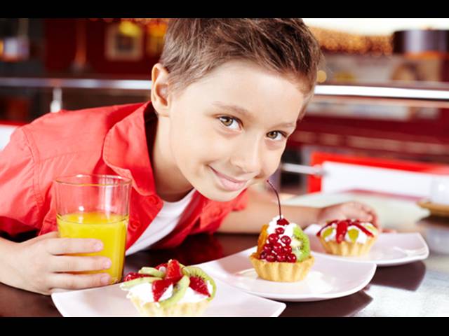 Jak omezit děti v jídle, aby netrpěly hlady?