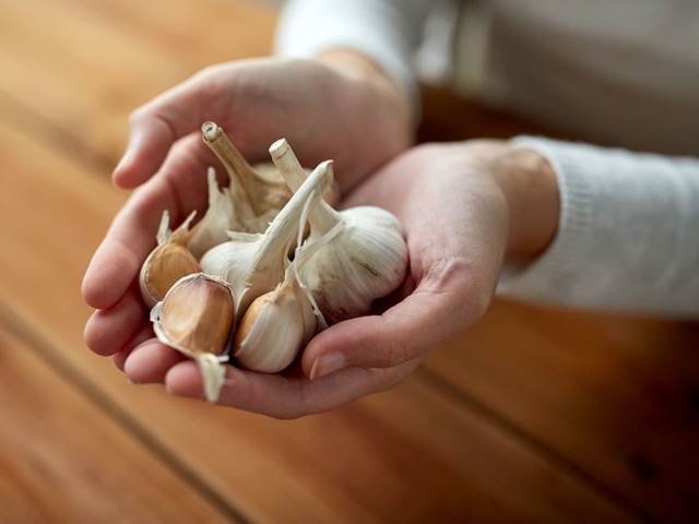 Magická moc česneku pod polštářem