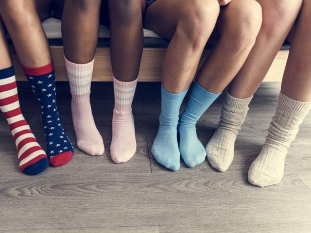 Klasické nebo barevné – jaké ponožky budou letos na jaře módní?